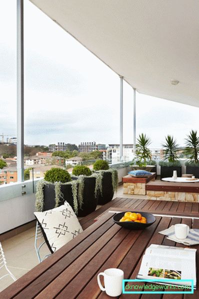 Tavanul pe balcon într-un stil modern - 55 de fotografii de idei de design