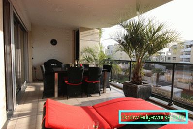 Tavanul pe balcon într-un stil modern - 55 de fotografii de idei de design