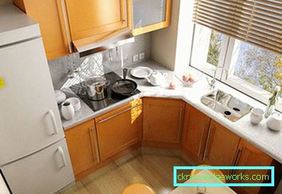 Zonă de design bucătărie de 7 metri pătrați. m. cu frigider Zonă de design bucătărie de 7 metri pătrați. m. cu frigider