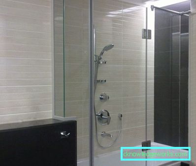 7 cabine de duș în baie