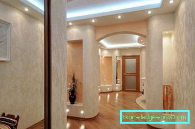 Interiorul holului într-o casă privată