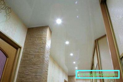 Interiorul holului într-o casă privată