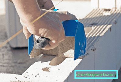 Adeziv pentru blocurile de silicat de gaz: cum să alegi și cum să folosești? Adeziv pentru blocurile de silicat de gaz: cum să alegi și cum să folosești?