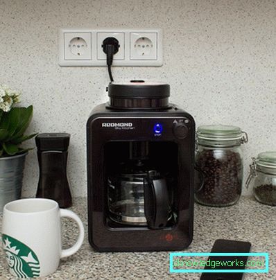 Aparat de cafea cu filtru de cafea integrat Aparat de cafea cu filtru de cafea integrat
