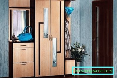 Sala mică în Hrușciov - o fotografie a designului unui coridor îngust