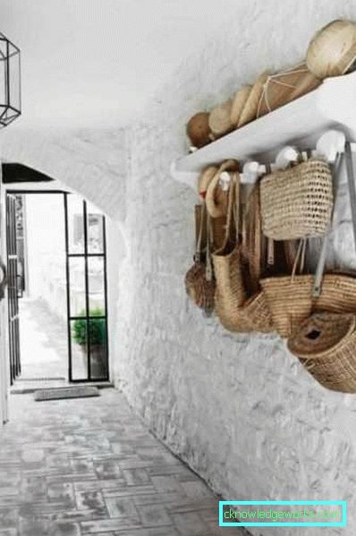 Mobilier într-un coridor lung îngust - fotografie a halei și caracteristici interioare