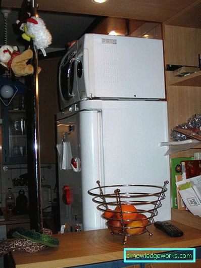 Pot să pun un cuptor cu microunde pe frigider? Pot să pun un cuptor cu microunde pe frigider?