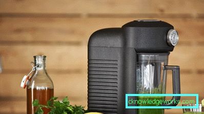 Blender staționar cu un castron de diverse materiale Blender staționar cu un castron de diverse materiale