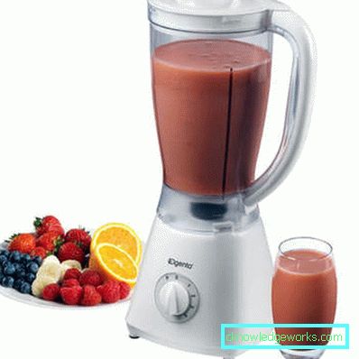 Blender staționar cu un castron de diverse materiale Blender staționar cu un castron de diverse materiale