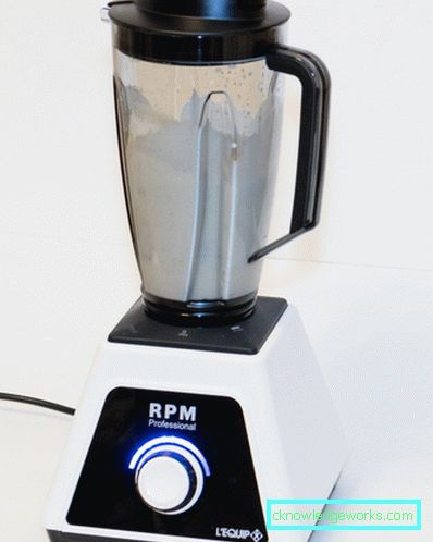 Blender staționar cu un castron de diverse materiale Blender staționar cu un castron de diverse materiale