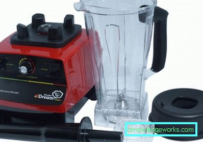 Blender staționar cu un castron de diverse materiale Blender staționar cu un castron de diverse materiale