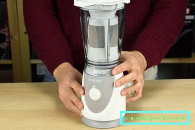 Blender staționar cu un castron de diverse materiale Blender staționar cu un castron de diverse materiale